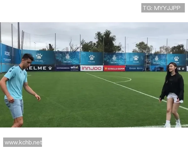 足球明星惊艳变装秀引发热议甩头瞬间展现多样风格与魅力